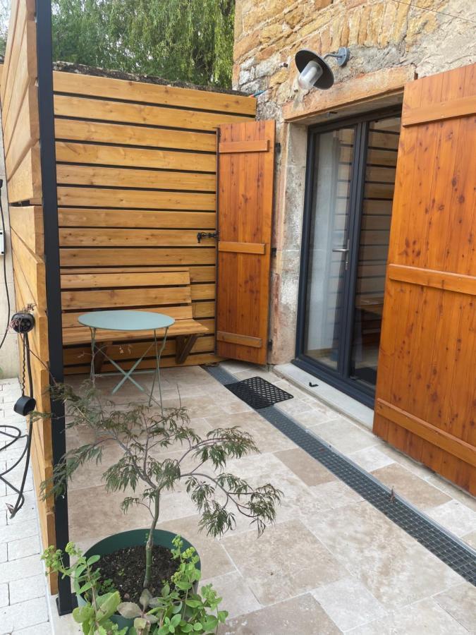 Chambre Tropicale Privee Au Coeur D'Un Village Calme Et Proche Du Vignoble Vinzelles Kültér fotó